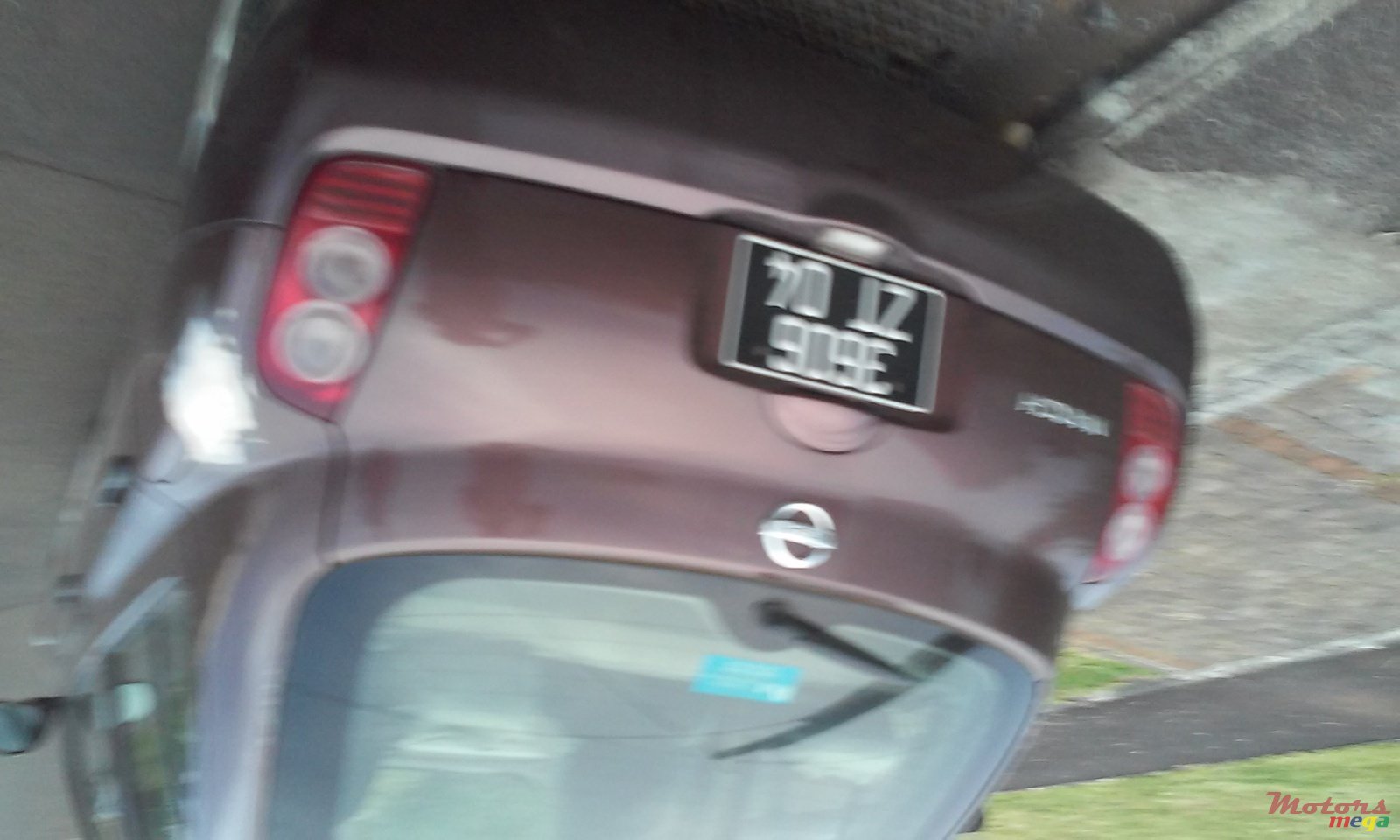 2004' Nissan photo #1