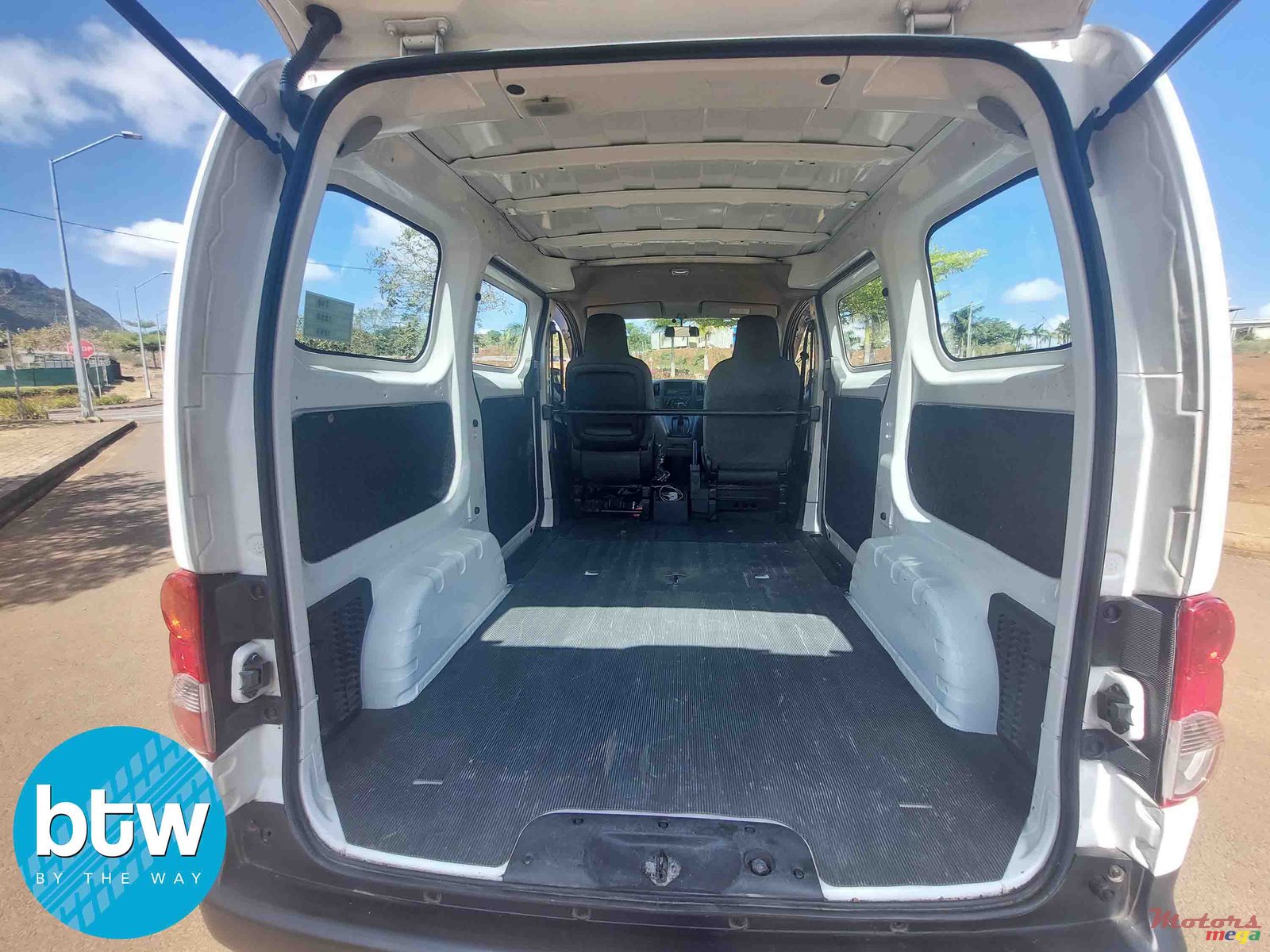 2013' Nissan NV photo #4