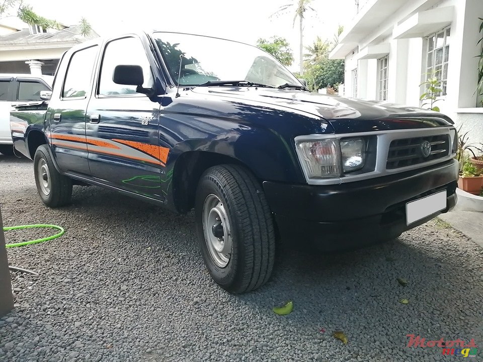 1998' Toyota Hilux photo #2