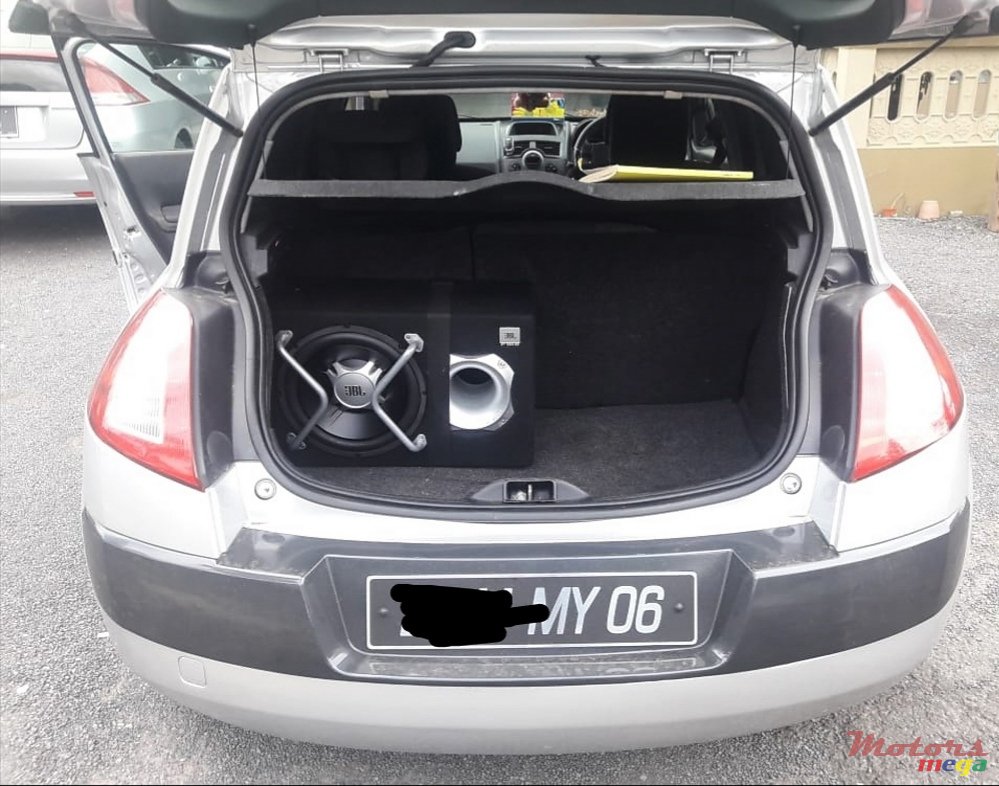 2006' Renault Megane photo #2