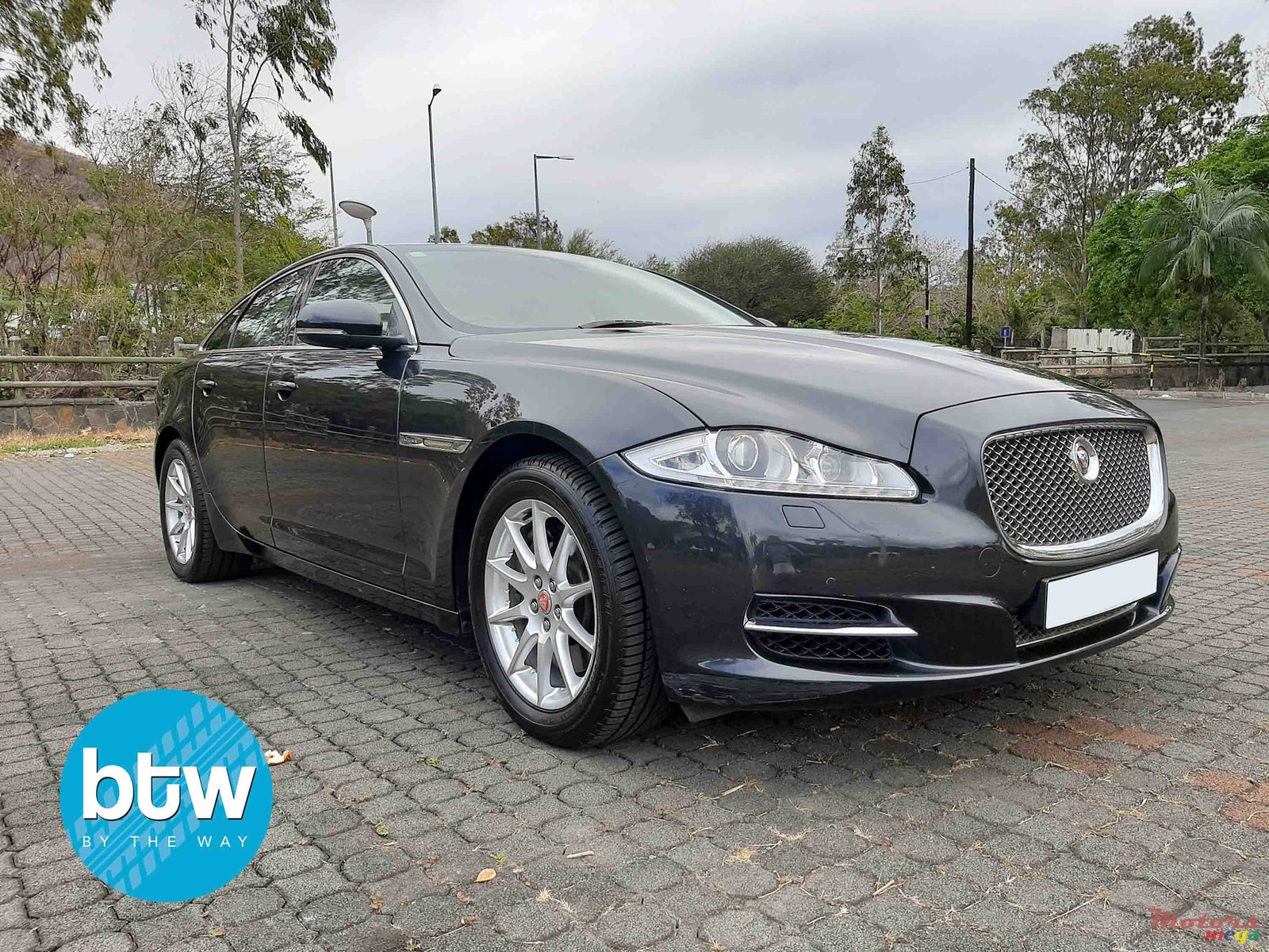 2015' Jaguar XJ photo #1
