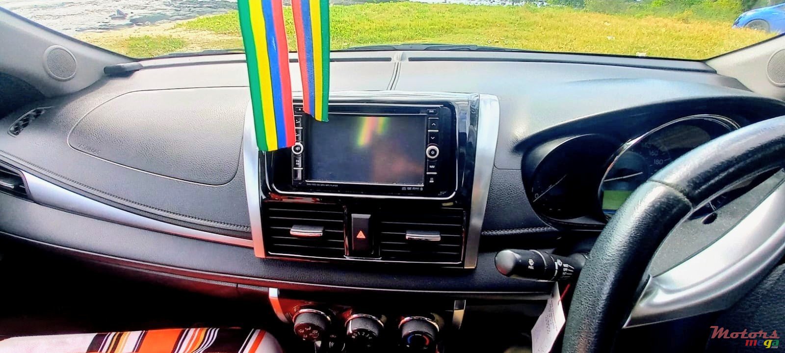2015' Toyota Yaris photo #3