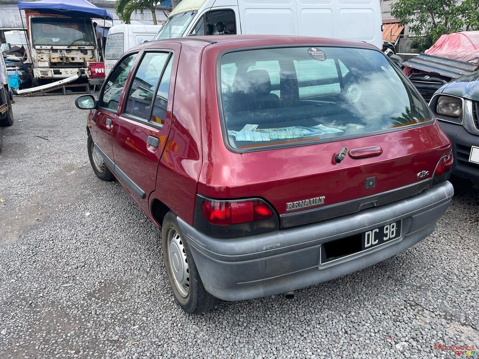 1998' Renault Clio photo #2