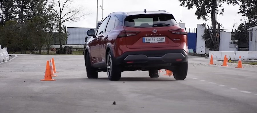 Watch Nissan Qashqai Bounce Its Way Through A Sketchy Moose Test