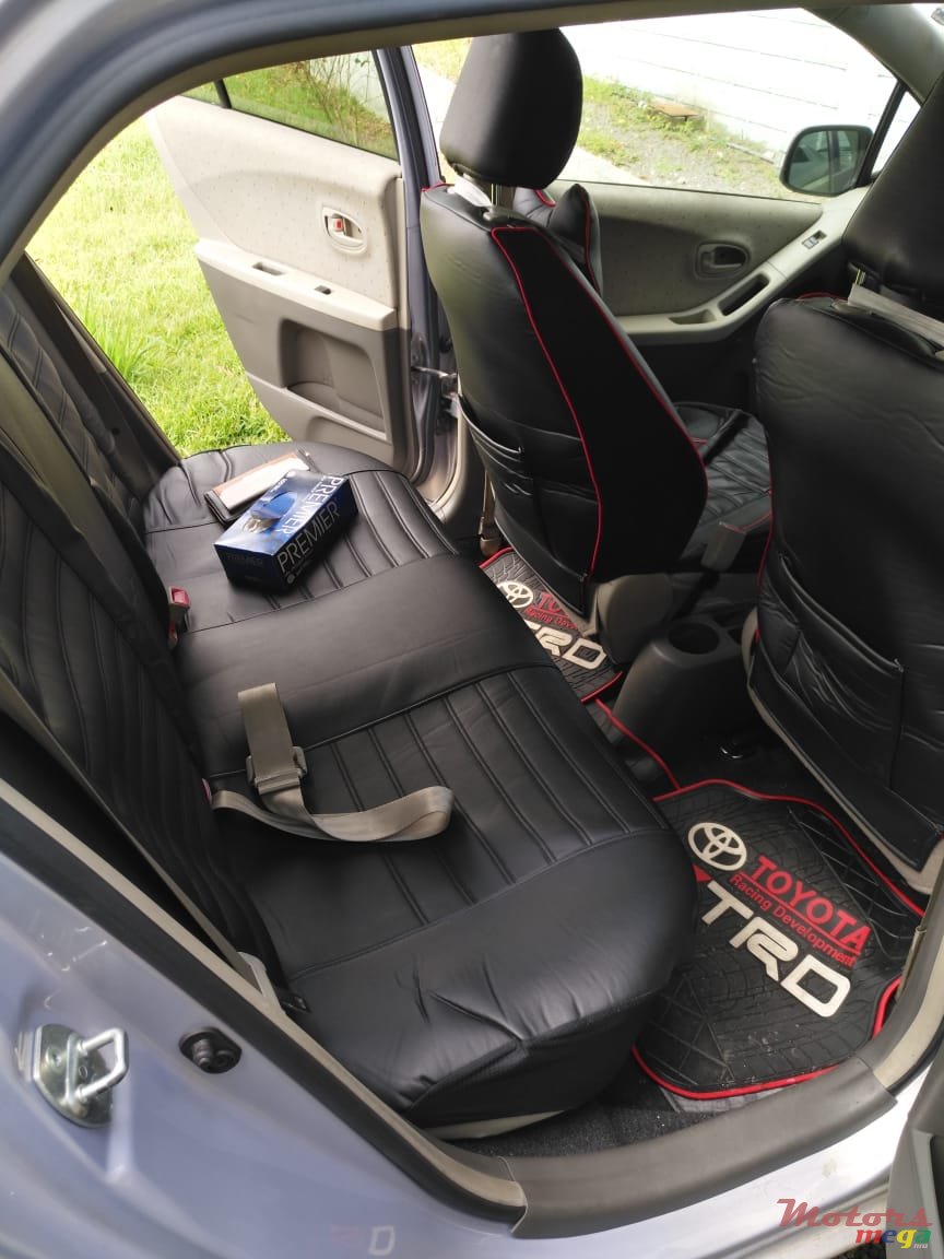 2009' Toyota Vitz photo #6