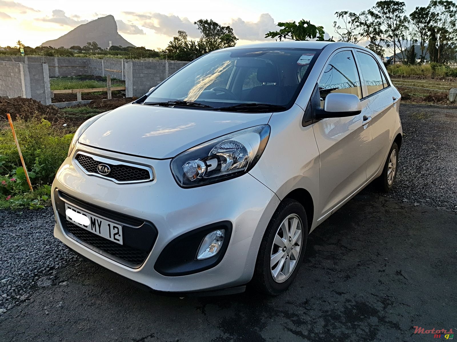 2012' Kia automatic picanto photo #1