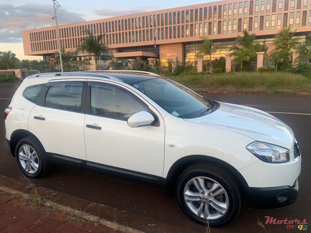 2011' Nissan Qashqai+2 photo #3