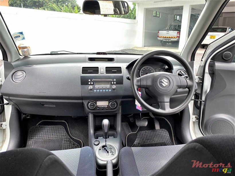 2010' Suzuki Swift Auto 1.3L JAPAN photo #3