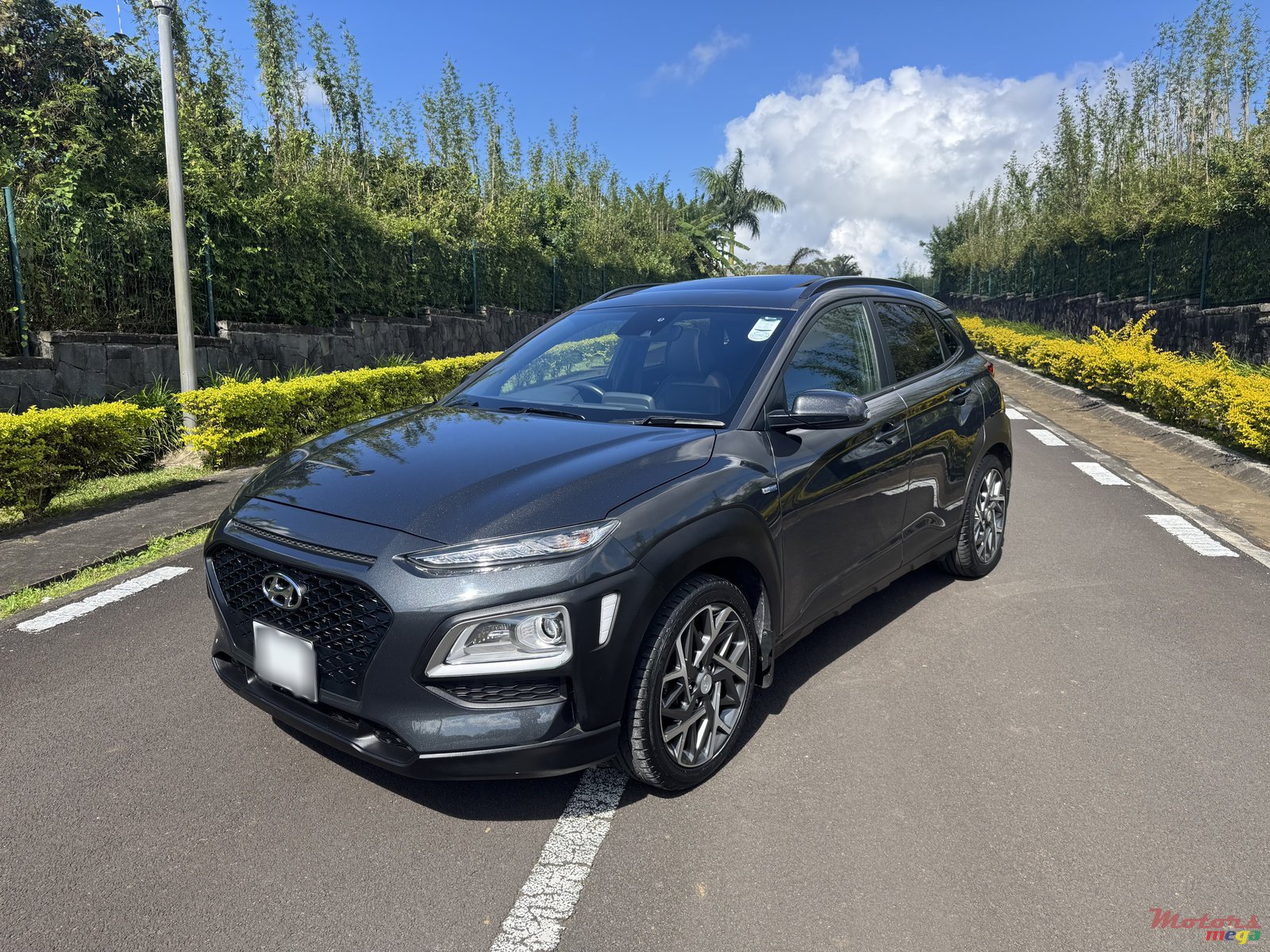 2020' Hyundai Kona hybrid photo #2