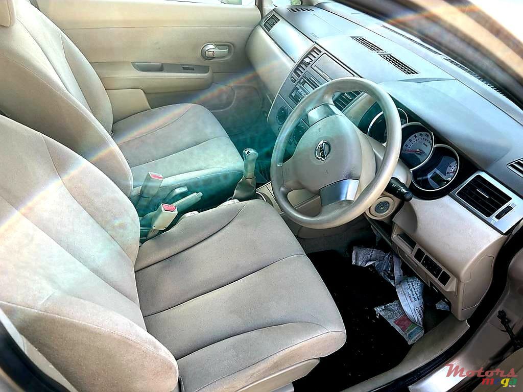 2010' Nissan Tiida Sedan photo #5