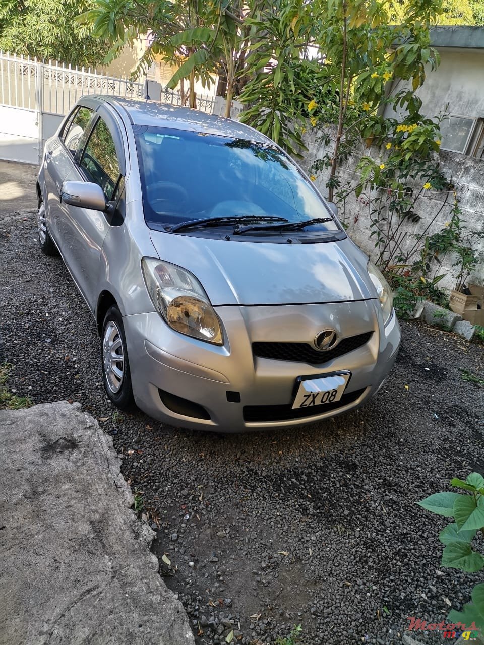 2008' Toyota Vitz photo #1