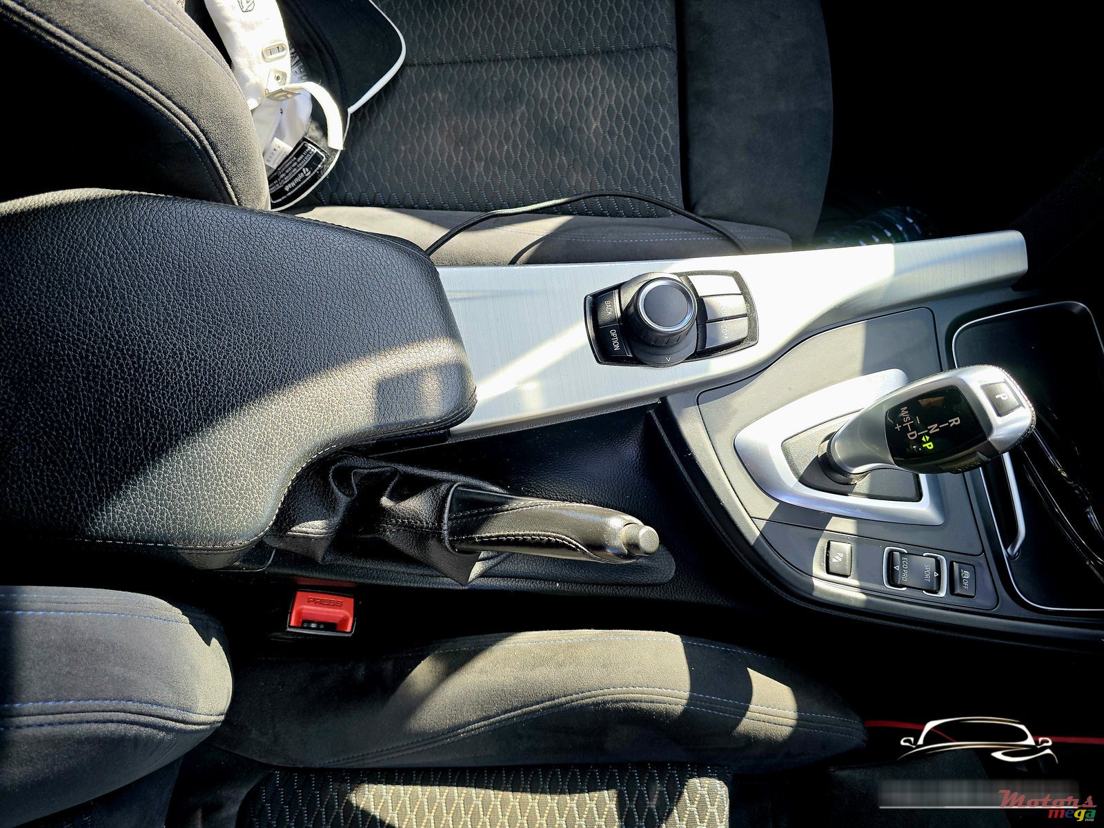 2018' BMW 3 Series 318i M Sport photo #7