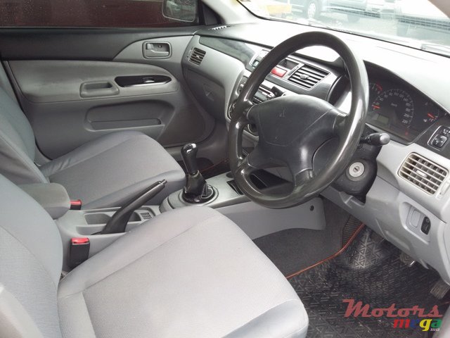 2009' Mitsubishi photo #6