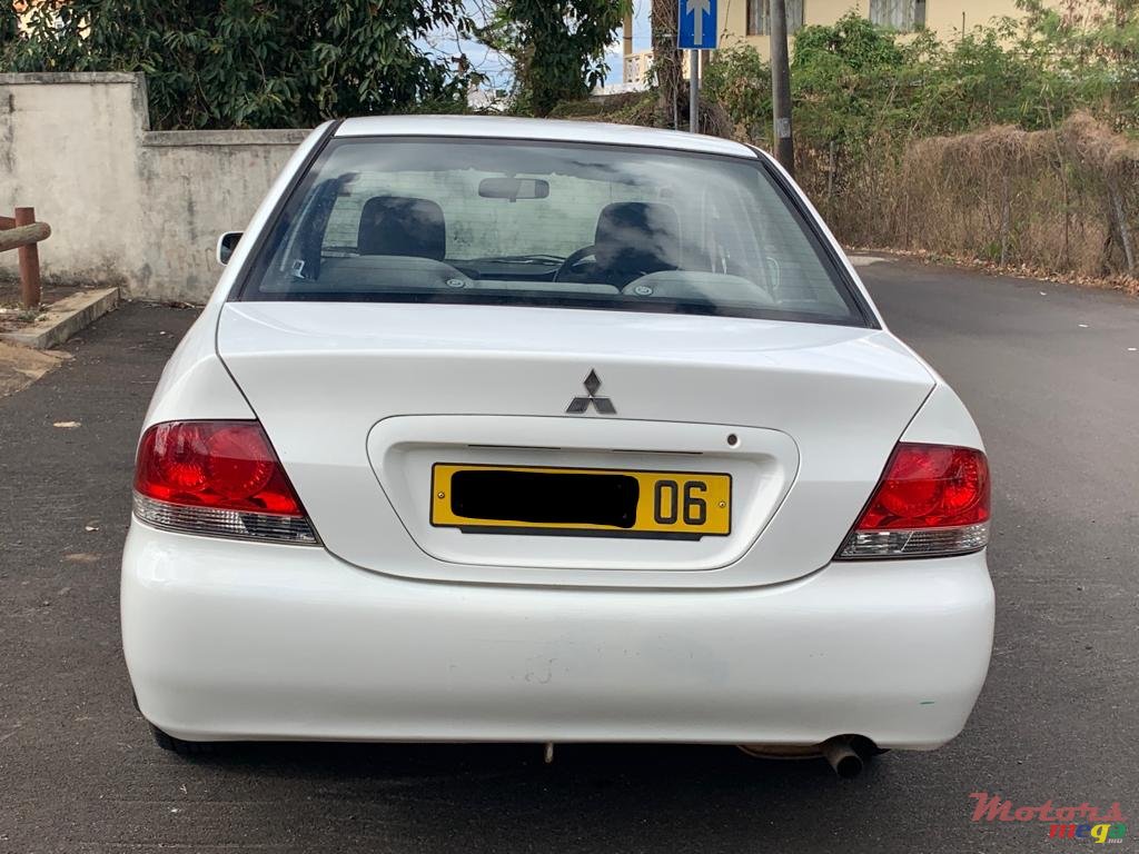 2006' Mitsubishi Lancer photo #2