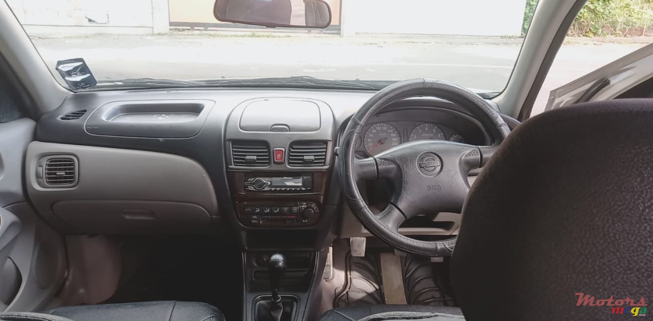 2002' Nissan photo #6