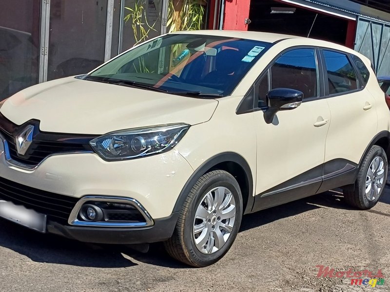 2016' Renault Captur photo #2