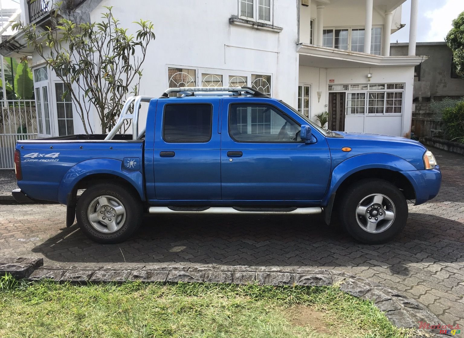 2005' Nissan photo #1