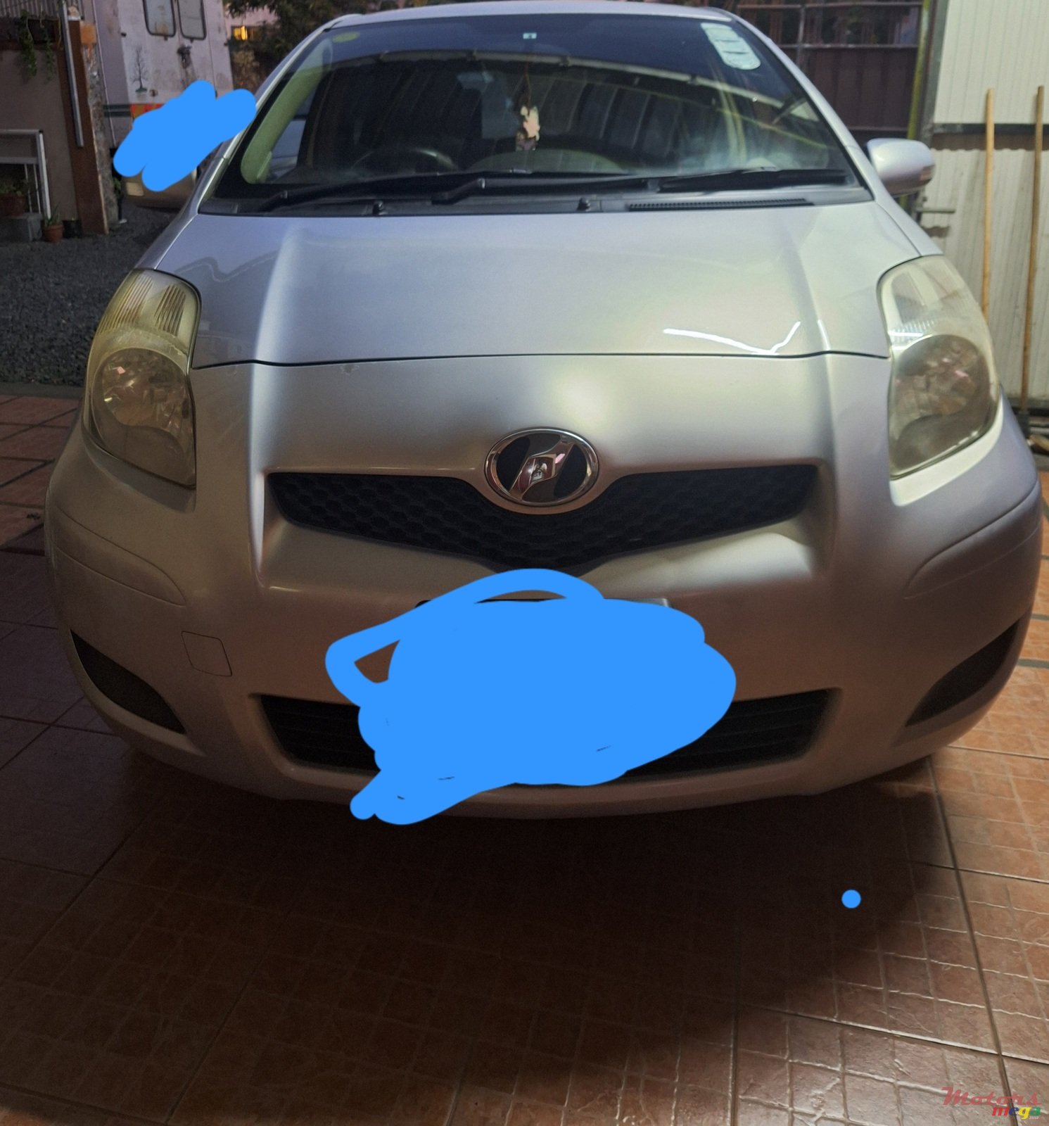 2010' Toyota Vitz photo #1