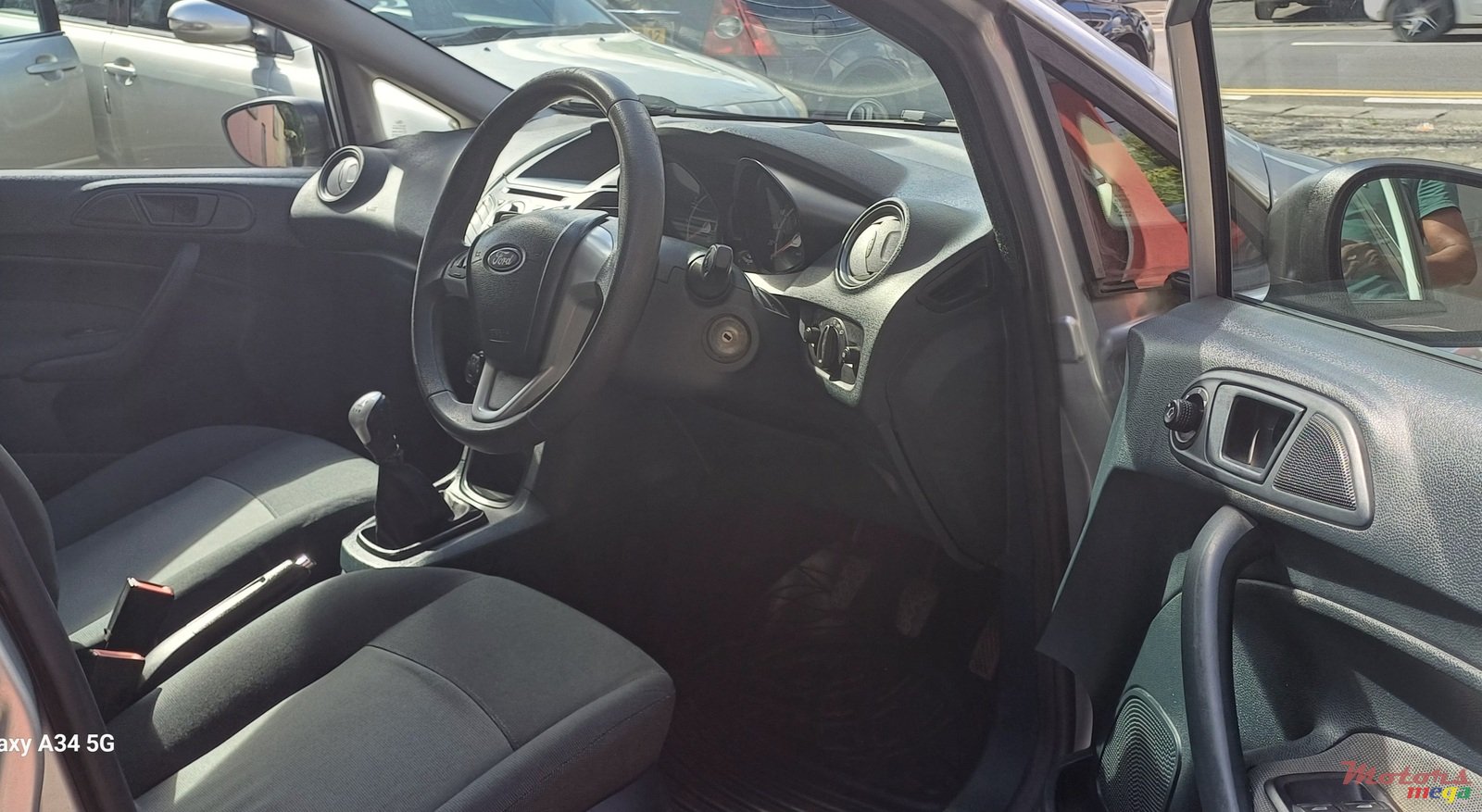 2013' Ford Fiesta photo #5