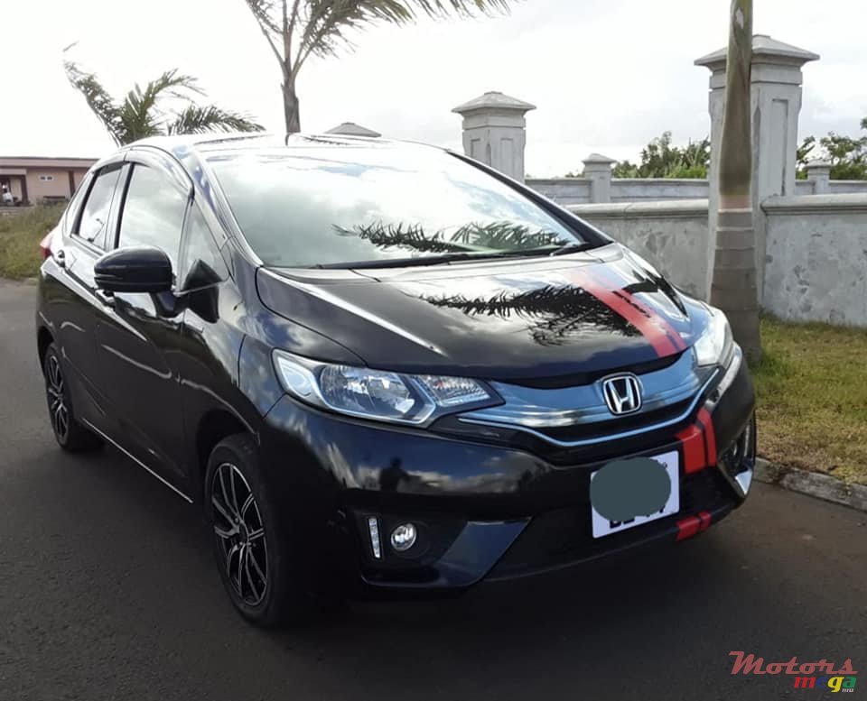 2014' Honda Fit HYBRID photo #1