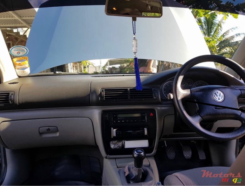 2006' Volkswagen Passat photo #5