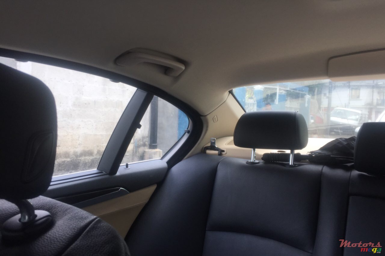 2012' BMW 520 photo #6