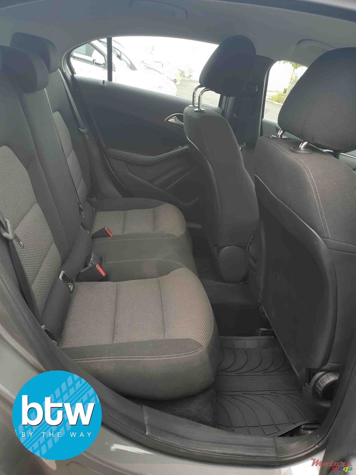 2013' Mercedes-Benz A-Class A200 photo #3