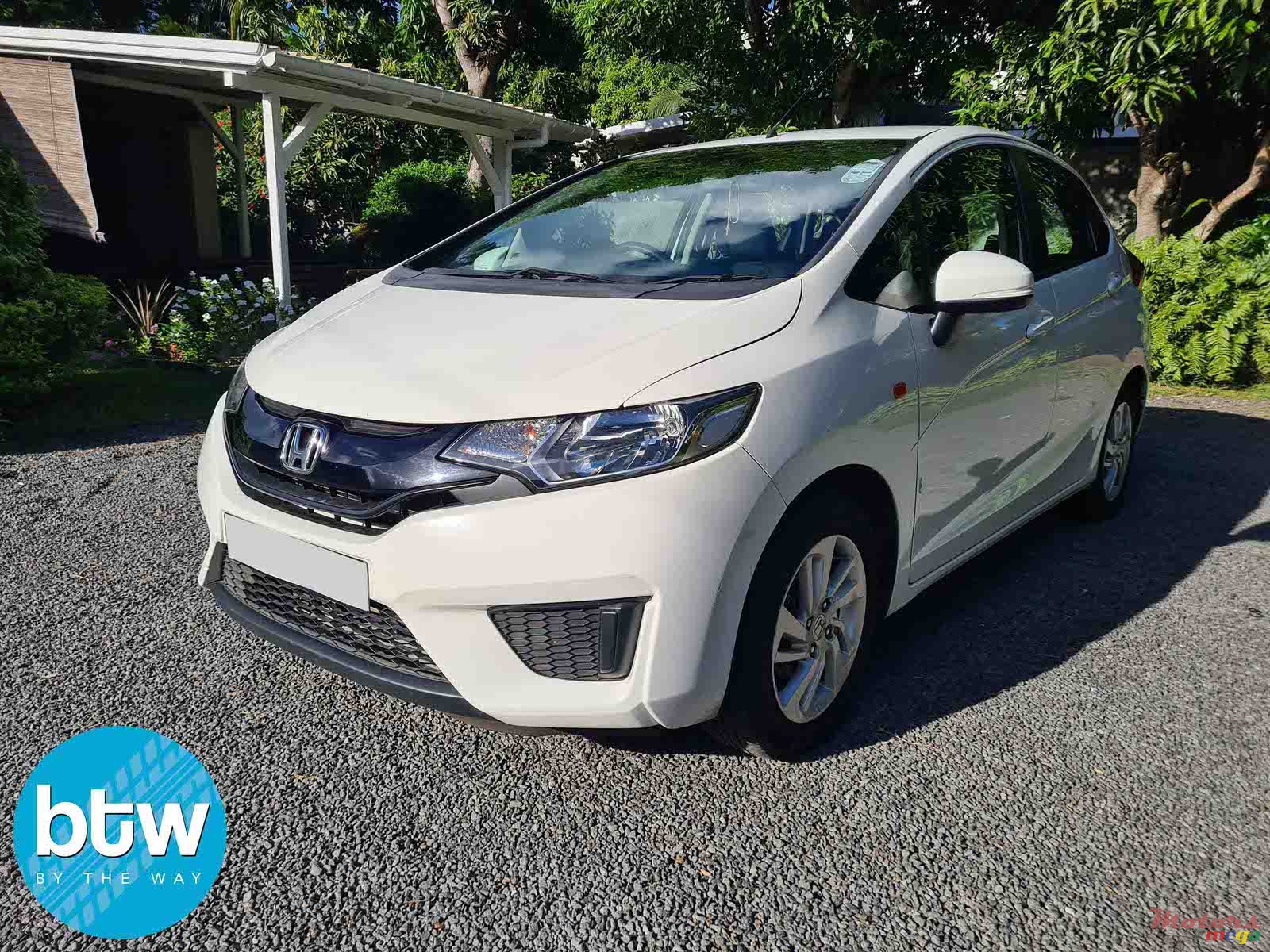 2016' Honda Jazz photo #2