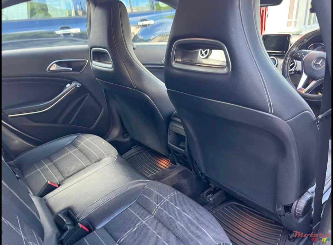 2015' Mercedes-Benz CLA 180 photo #4