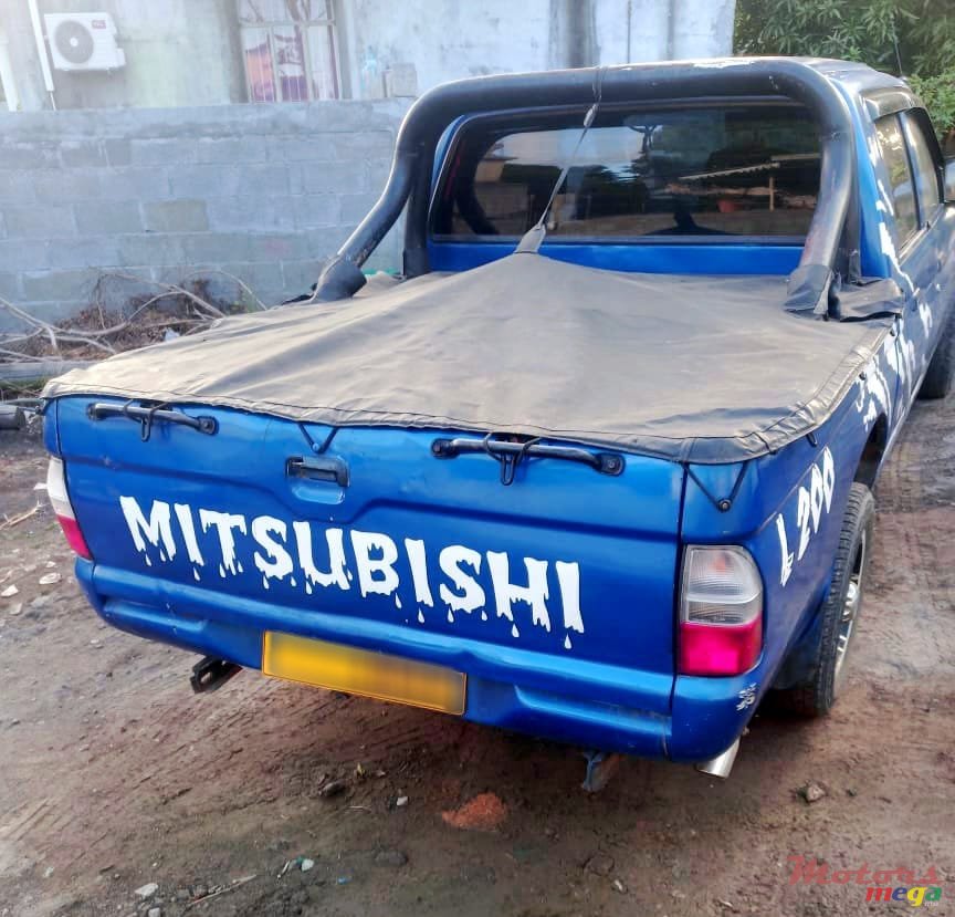 2001' Mitsubishi L200 photo #2