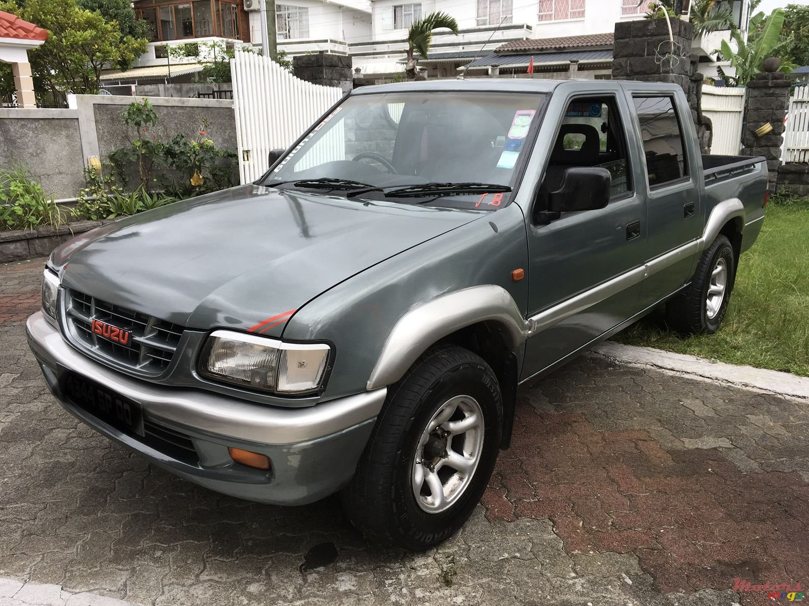 2000' Isuzu KB Series photo #2