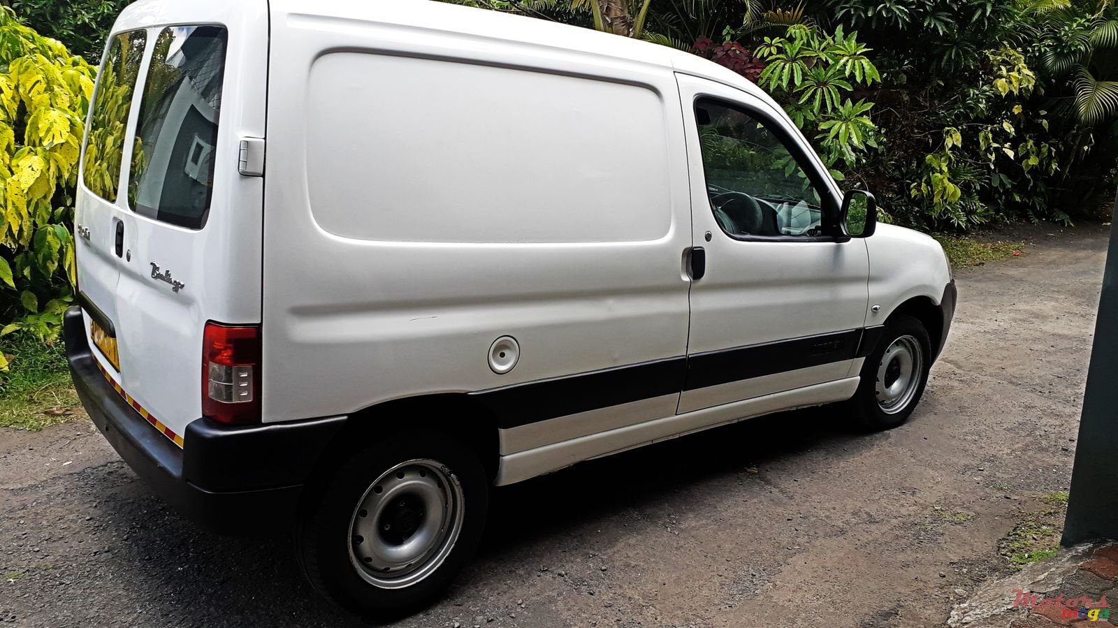 2011' Citroen 2 photo #3