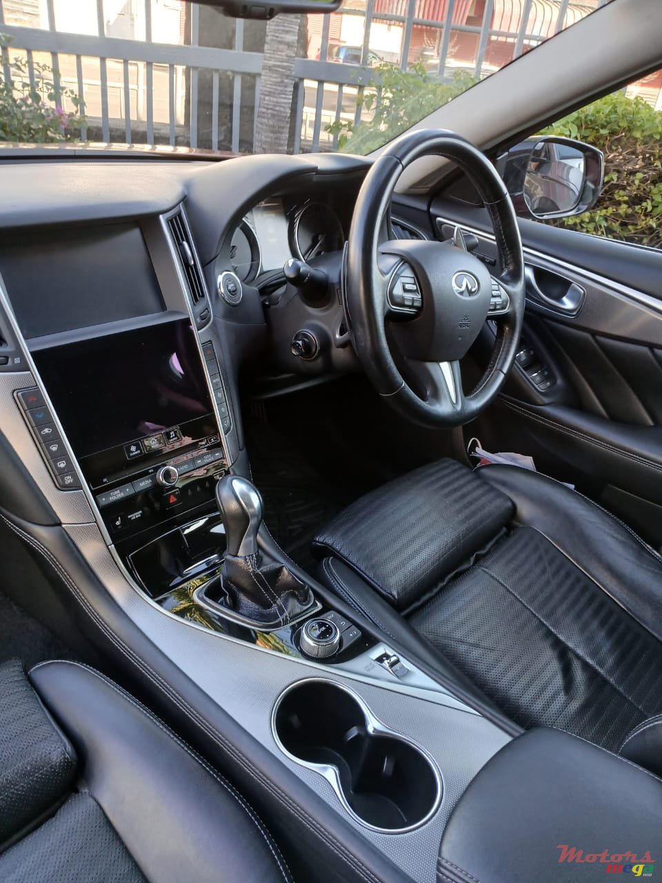 2016' Infiniti Q50 photo #1