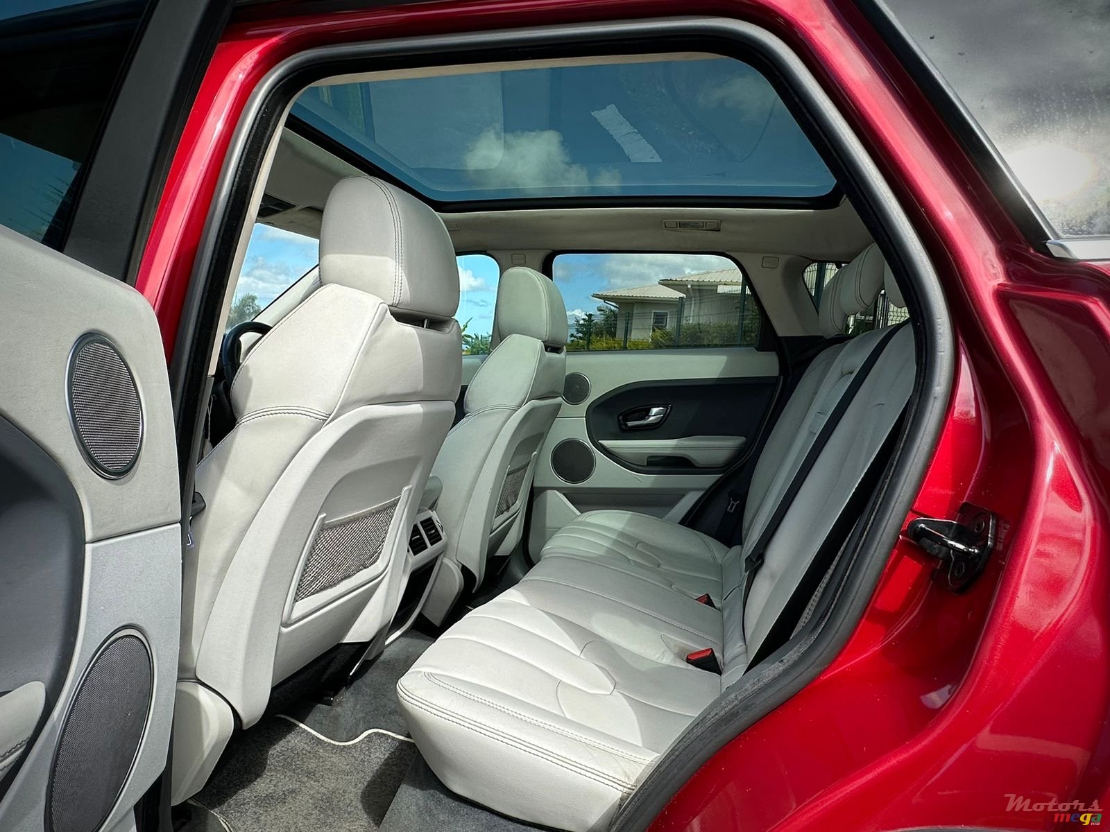 2012' Land Rover Range Rover Evoque photo #6