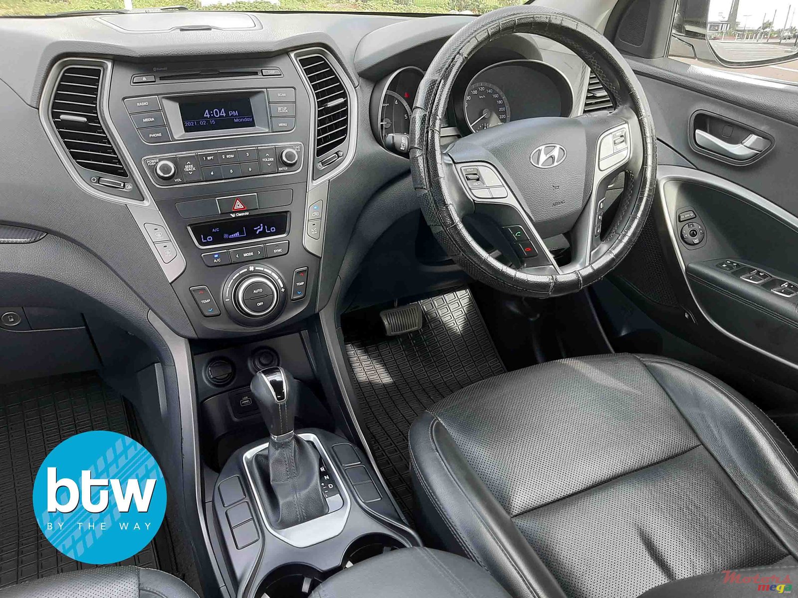 2016' Hyundai Santa Fe photo #6