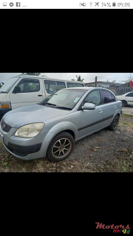 2005' Kia Rio photo #1