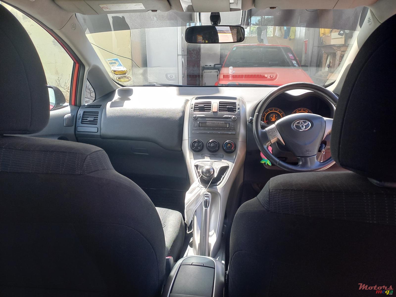 2007' Toyota Auris photo #4