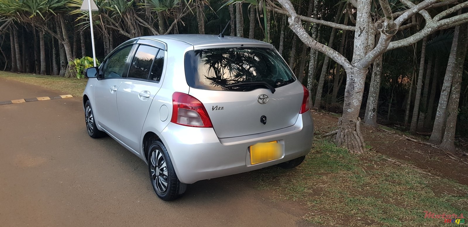 2007' Toyota Vitz photo #4