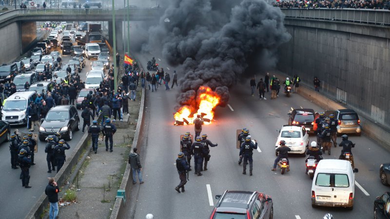 Angry French Taxi Drivers Block Paris Road to Protest Uber