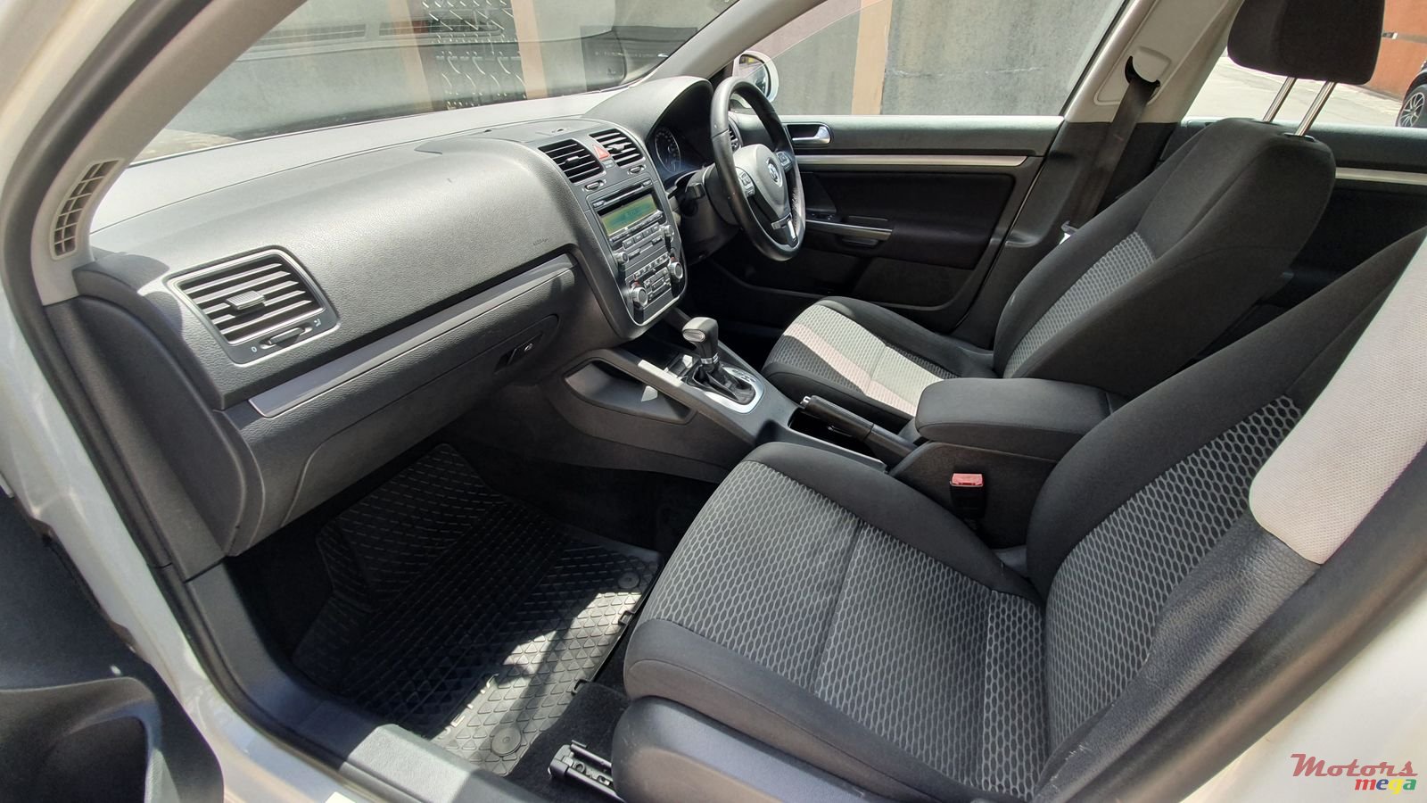 2011' Volkswagen Jetta photo #6