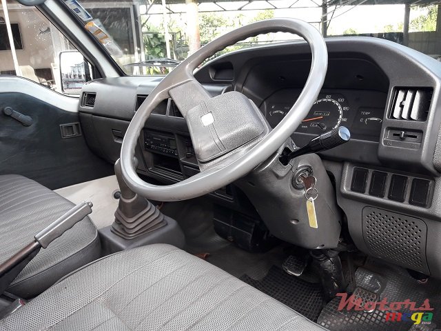2006' Mitsubishi L300 photo #7