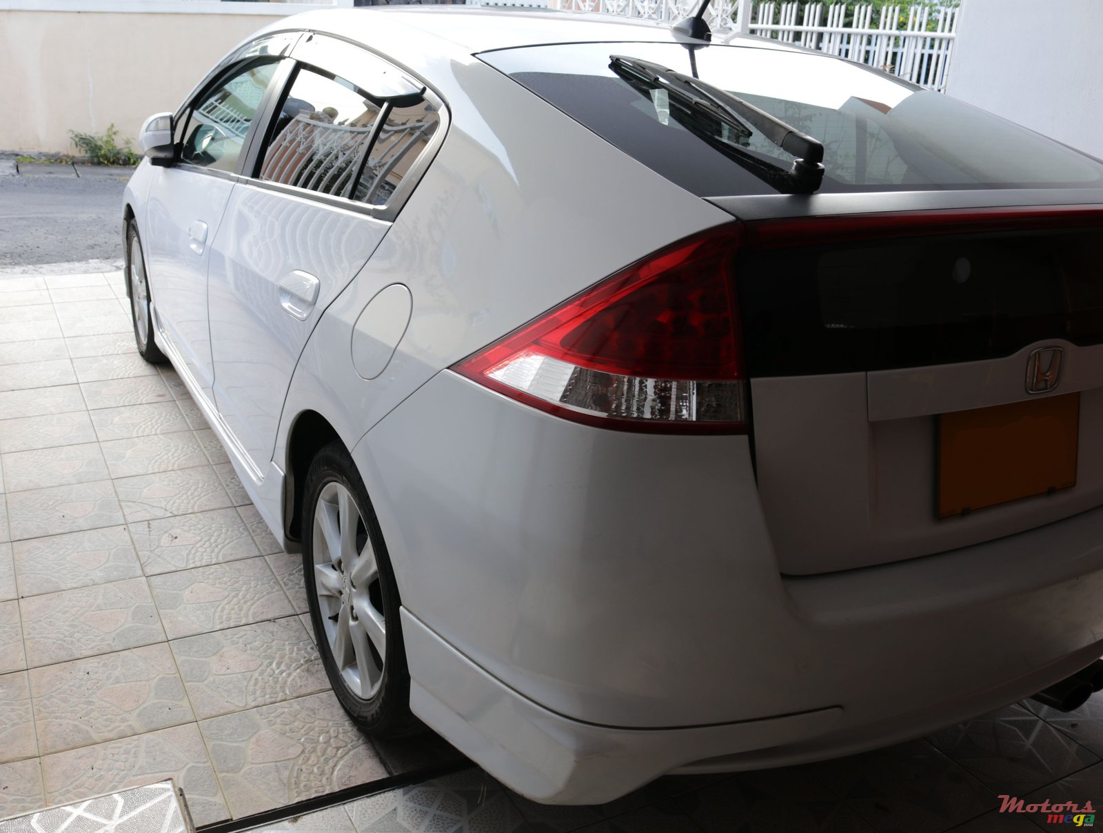 2010' Honda Insight Version LS photo #5