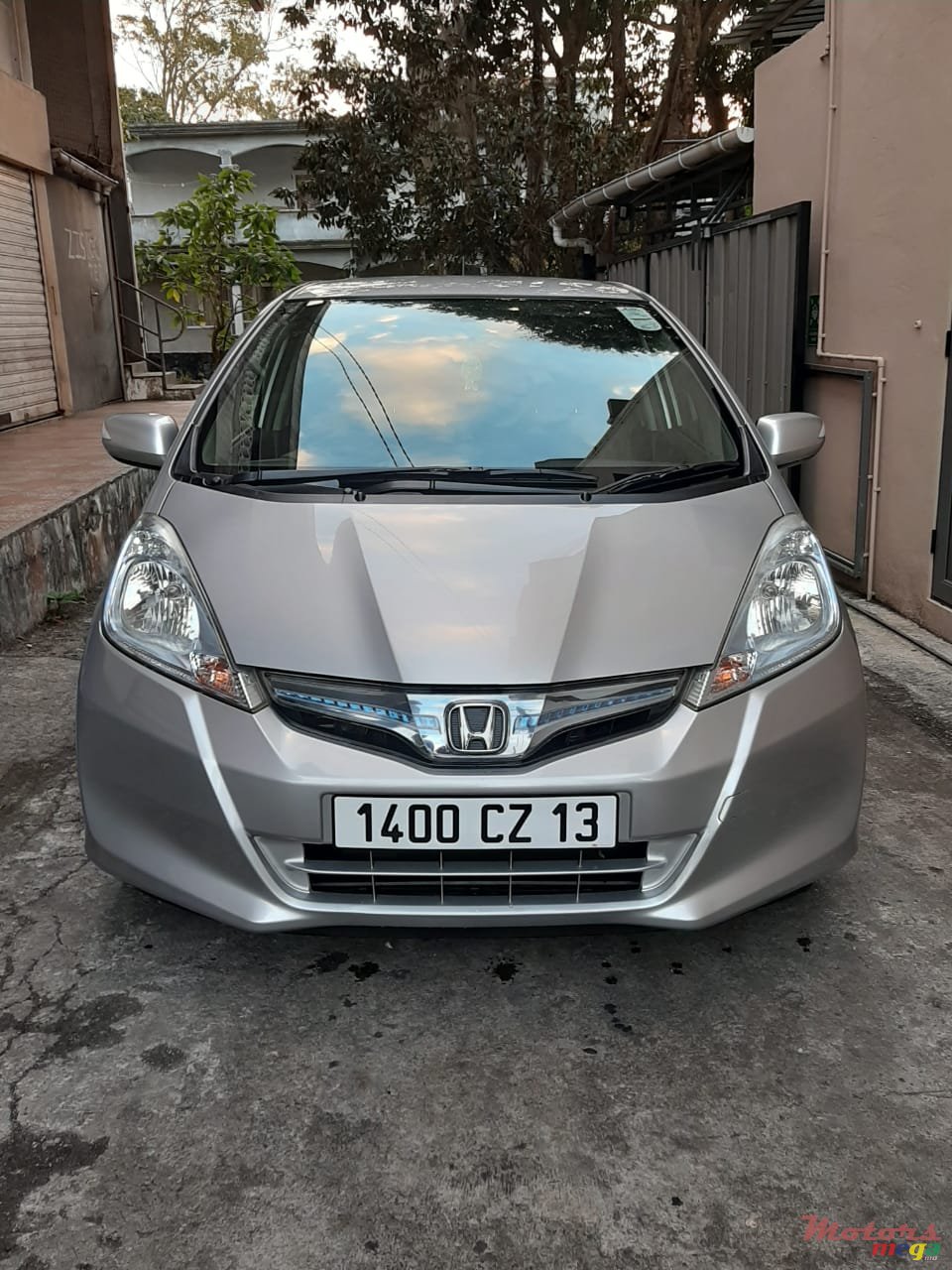 2013' Honda Fit Hybrid photo #2