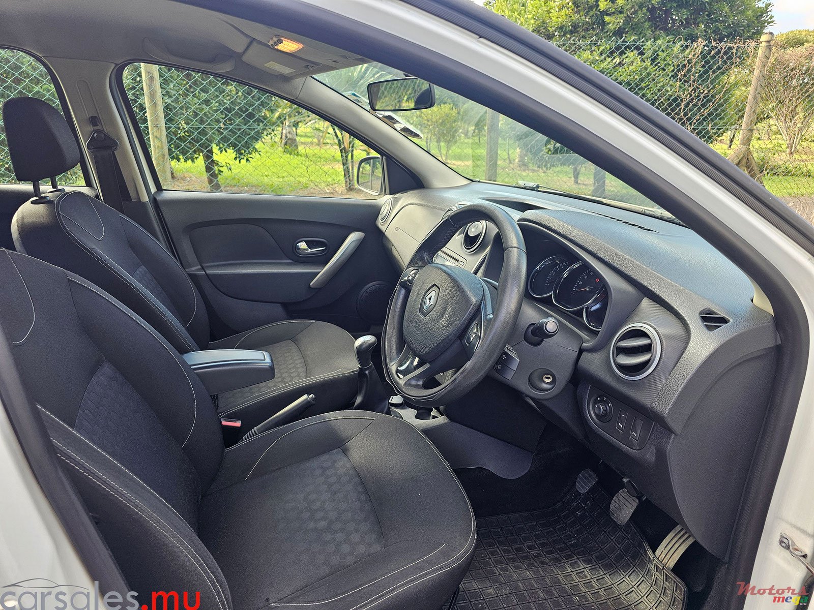 2016' Renault Sandero StepWay 0.9 Turbo photo #6