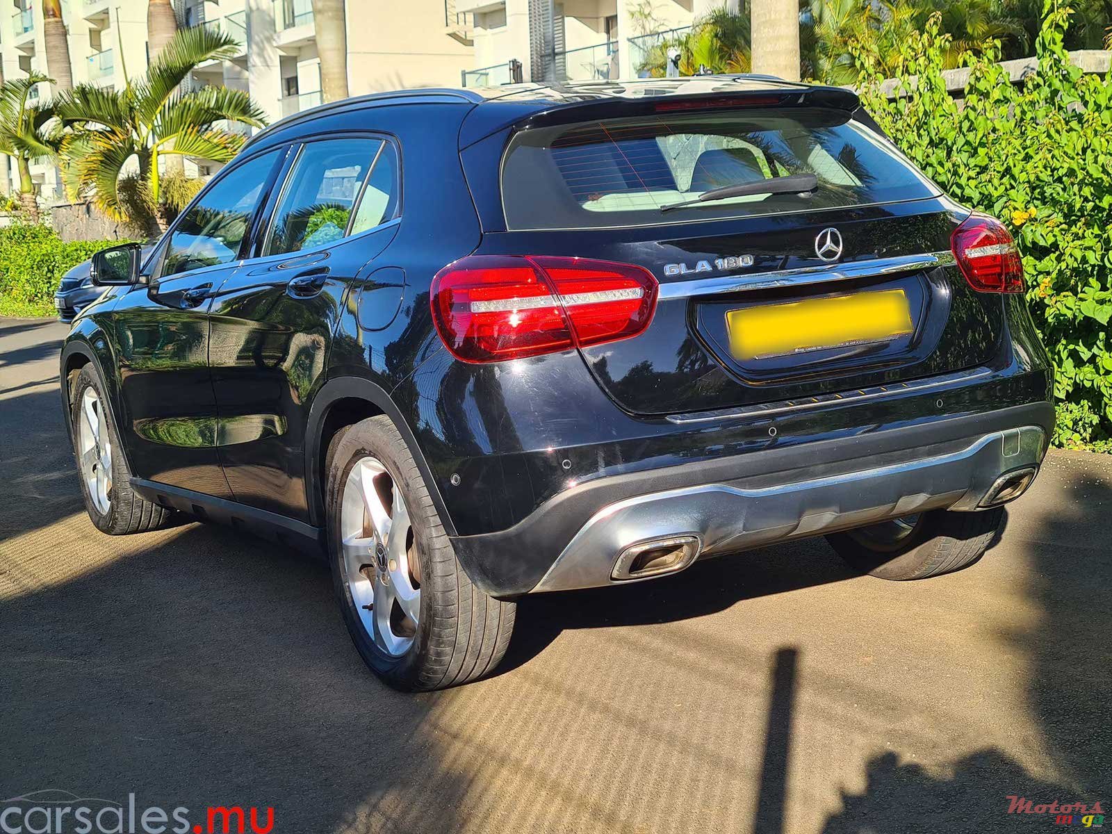 2020' Mercedes-Benz GLA 180 Urban photo #3