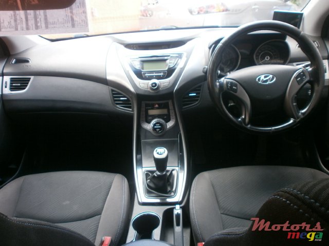 2012' Hyundai Elantra Gls photo #4