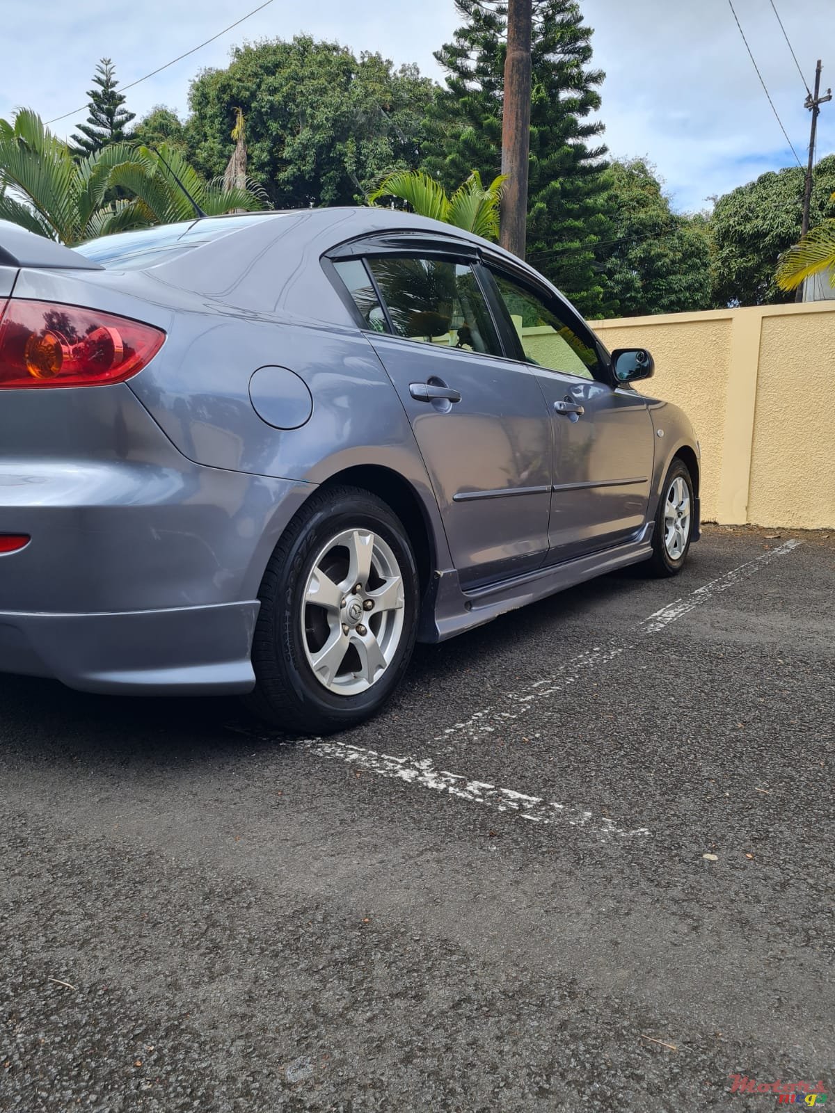 2004' Mazda 3 photo #2