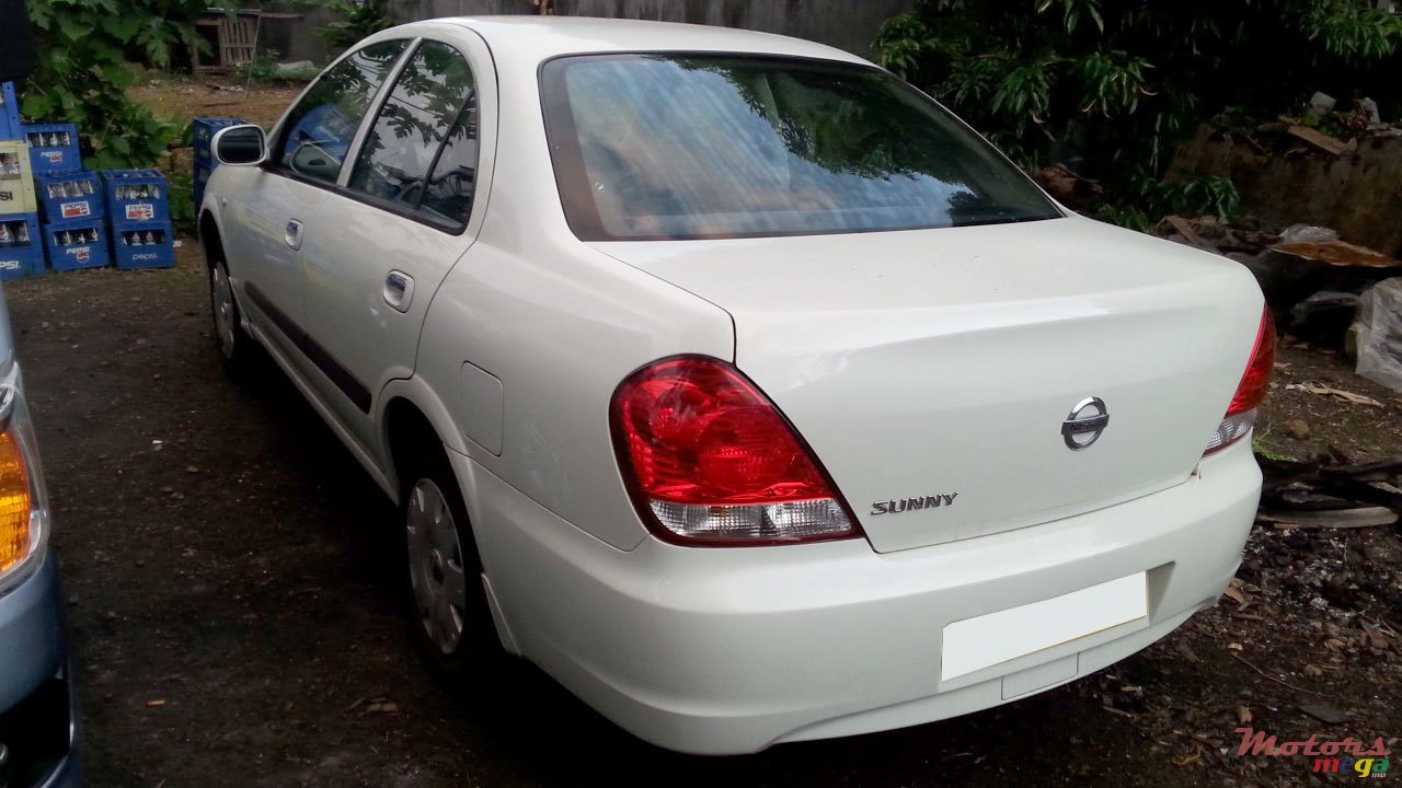 2011' Nissan N 18 photo #1