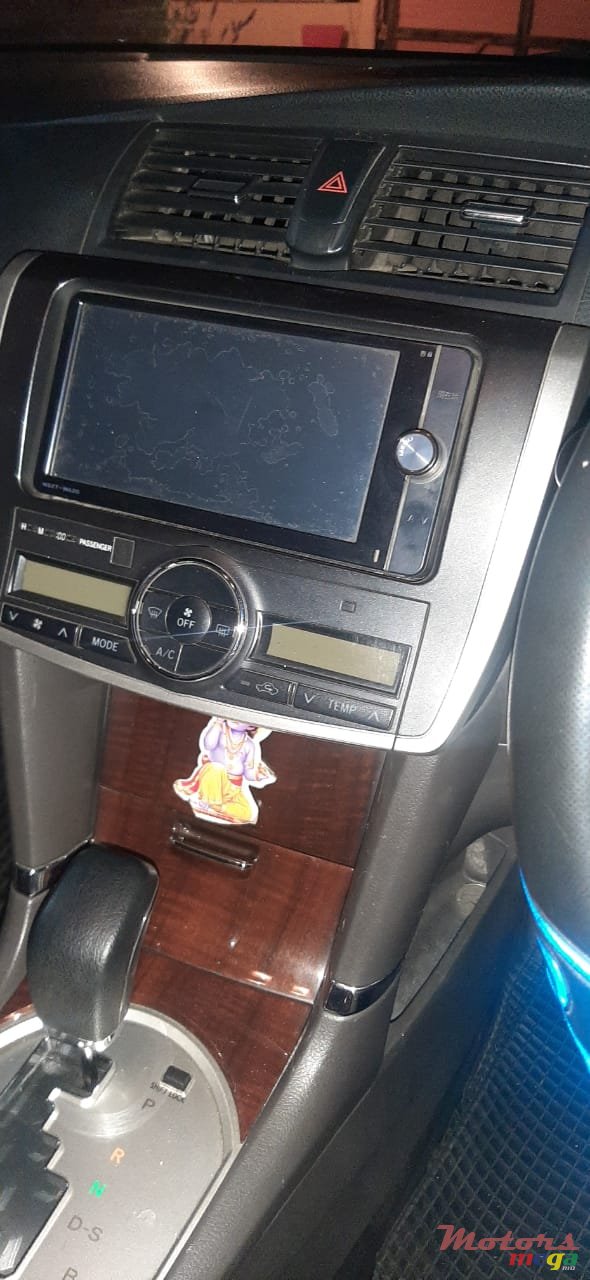 2013' Toyota Premio photo #4