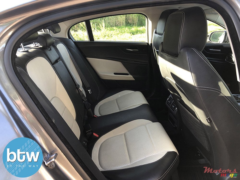 2016' Jaguar XE photo #4